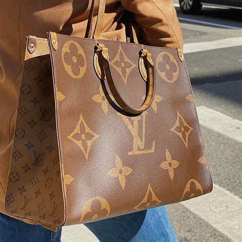 louis vuitton tote reverse monogram.